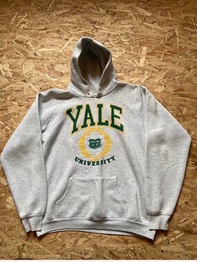 Fruit of the Loom VTG 90s Light Gray Hoodie with Green & Yellow Yale Crest